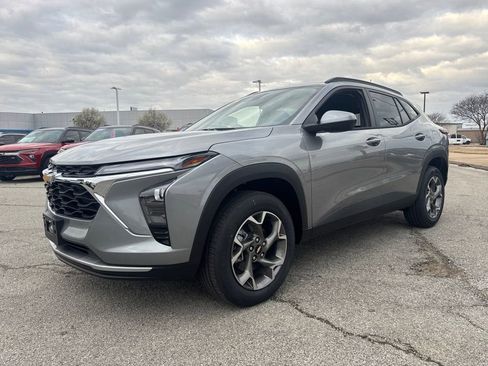 New 2026 Chevrolet Trax LT w/ Driver Confidence Package FWD image 2