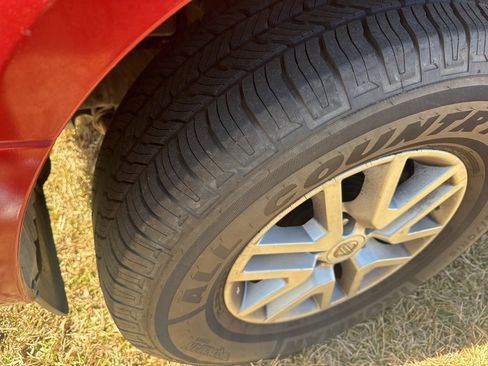 Used 2016 Nissan Frontier SV image 10