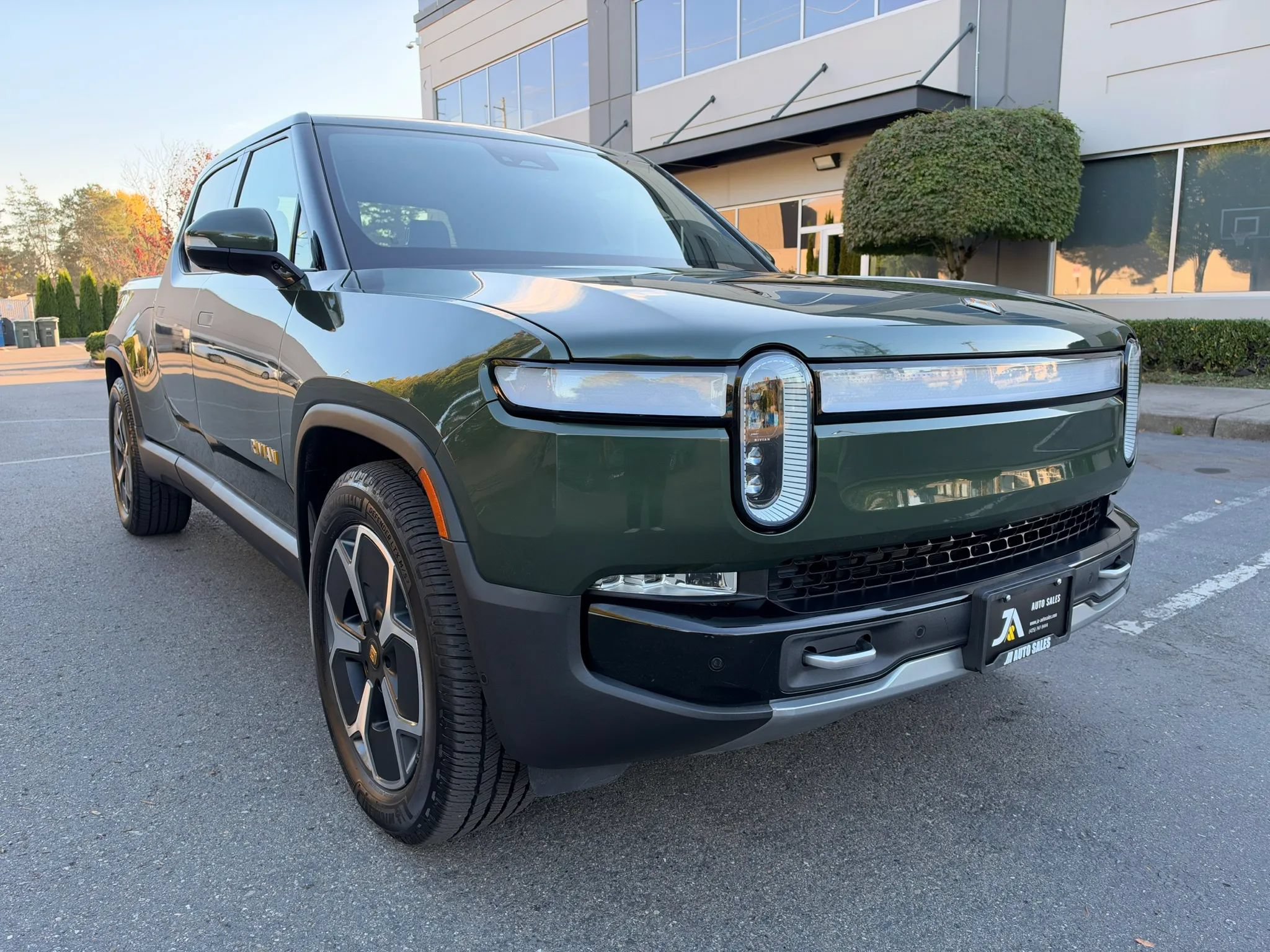Used 2022 Rivian R1T Adventure AWD/4WD image 3