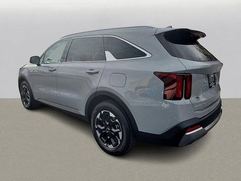 New 2025 Kia Sorento S image 3