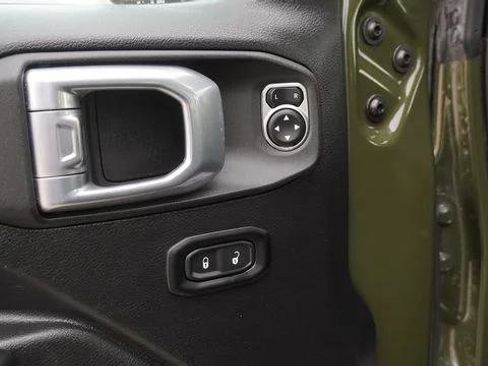 Certified 2023 Jeep Gladiator Rubicon AWD/4WD image 19