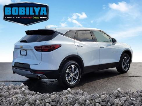Used 2025 Chevrolet Blazer LT FWD image 3