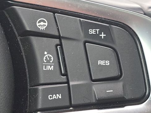 Used 2018 Jaguar F-PACE Prestige AWD/4WD image 34