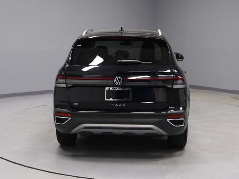 Used 2025 Volkswagen Taos SE FWD image 10