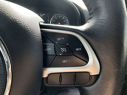 Used 2020 Jeep Renegade Latitude w/ Cold Weather Group image 20