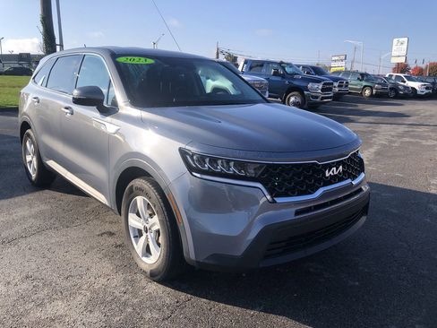 Used 2023 Kia Sorento LX image 7