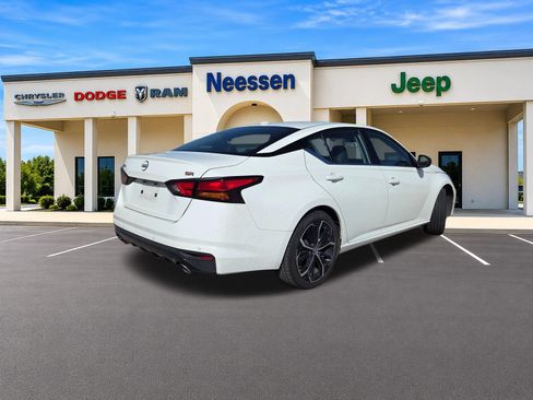 Used 2024 Nissan Altima 2.5 SR FWD image 8