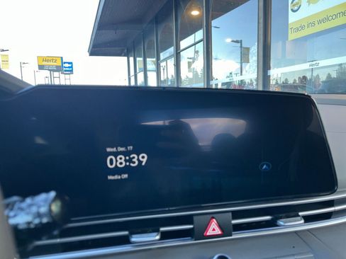 Used 2025 Hyundai Elantra SEL image 21