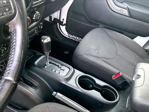 Used 2018 Jeep Wrangler Unlimited Sport S image 15