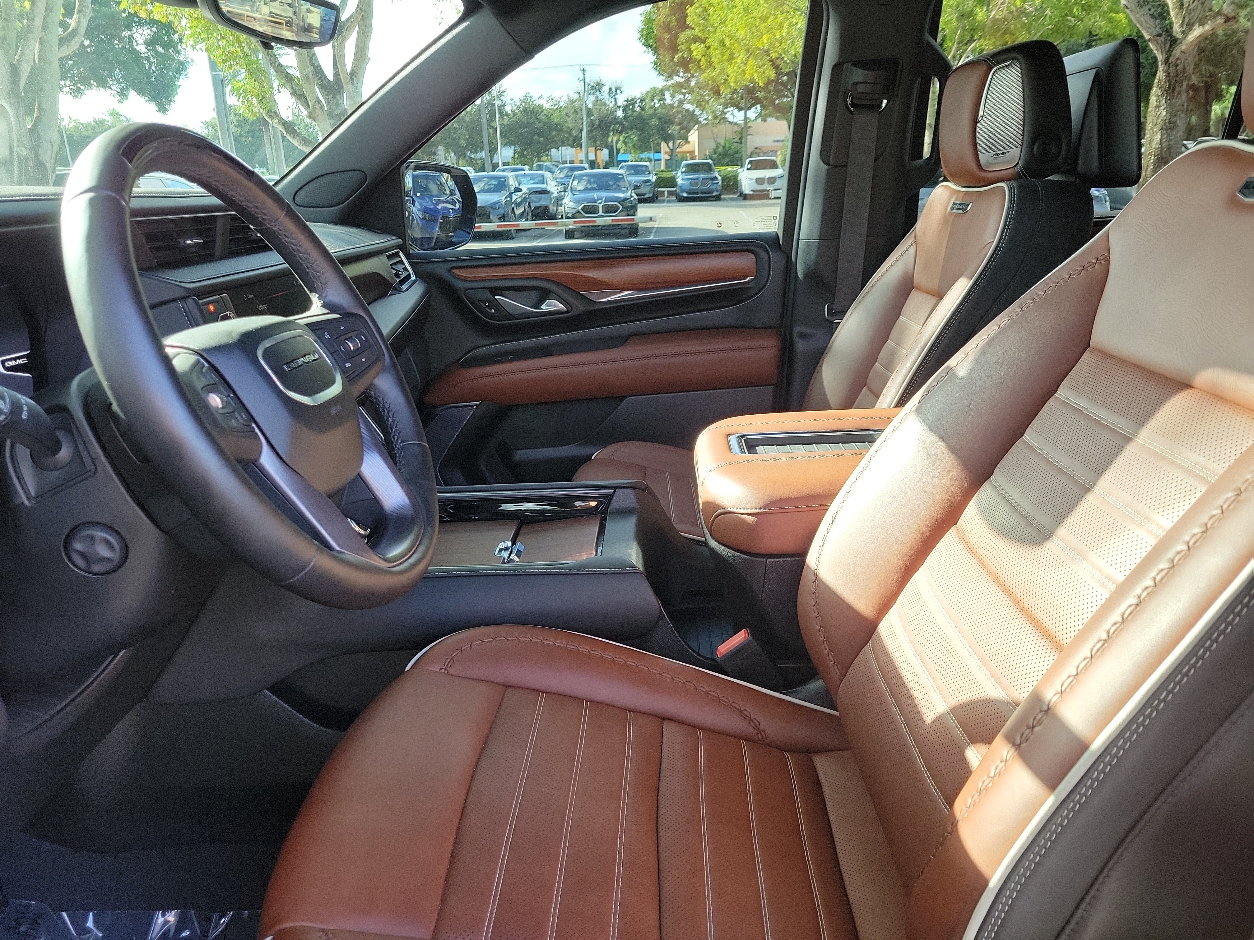 Used 2024 GMC Yukon Denali Ultimate AWD/4WD image 14