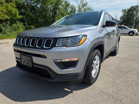 Used 2018 Jeep Compass Sport FWD image 2