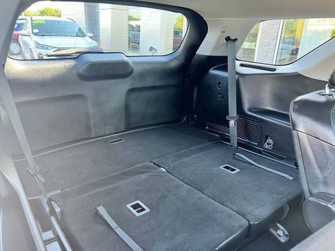 Used 2022 Ford Explorer XLT w/ Equipment Group 202A image 36