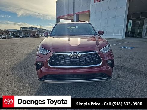 New 2026 Toyota Highlander Platinum image 11