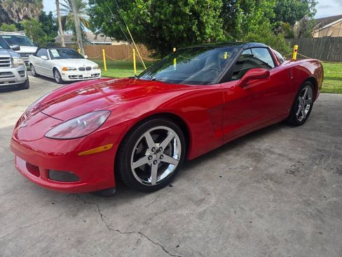Used 2007 Chevrolet Corvette Coupe w/ Preferred Equipment Group RWD image 3