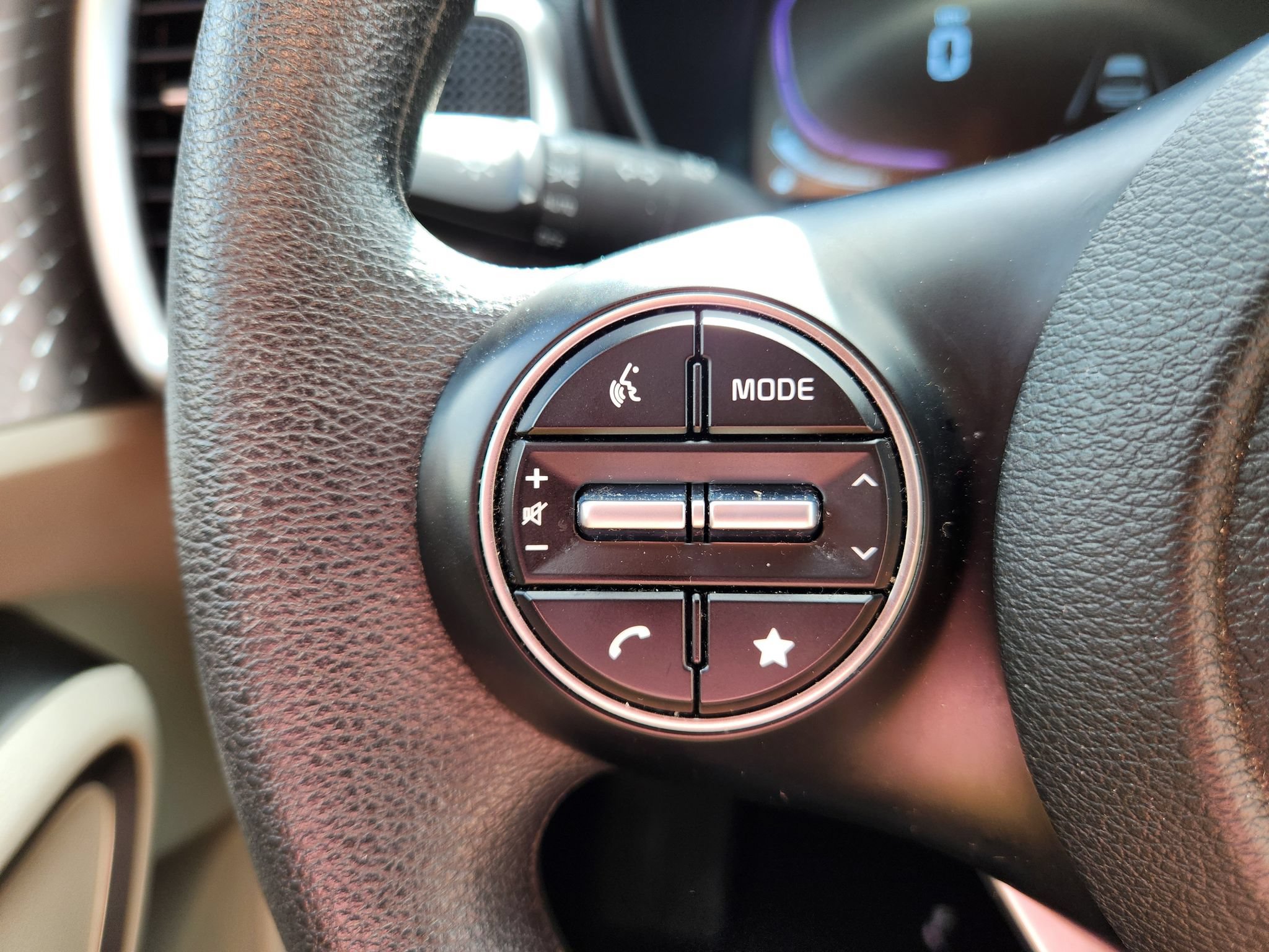 Used 2025 Kia Soul LX w/ LX Technology Package FWD image 33