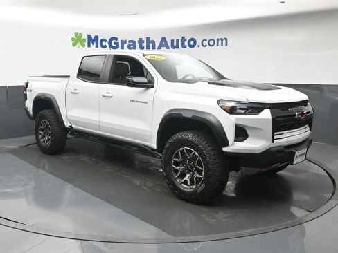 Used 2025 Chevrolet Colorado ZR2 w/ Technology Package AWD/4WD image 2