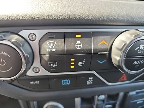 Used 2024 Jeep Wrangler Unlimited Rubicon 4xe AWD/4WD image 39