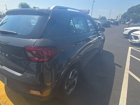 Used 2025 Hyundai Venue SEL FWD image 4