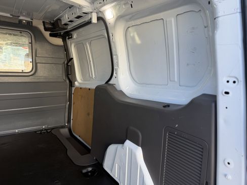 Used 2022 Ford Transit Connect XL image 11