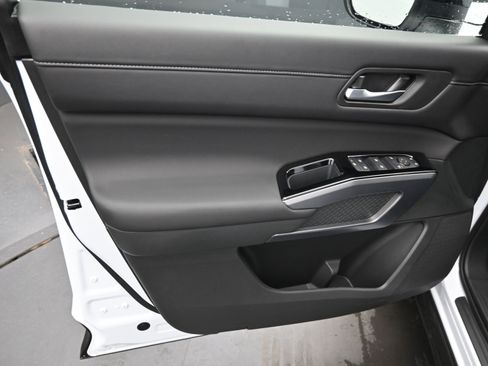 New 2026 Nissan Pathfinder SL FWD image 11