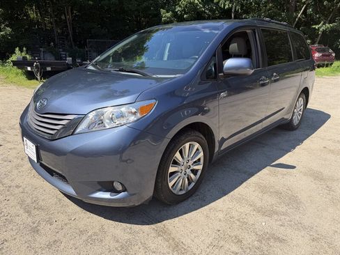 Used 2015 Toyota Sienna XLE Premium AWD/4WD image 2
