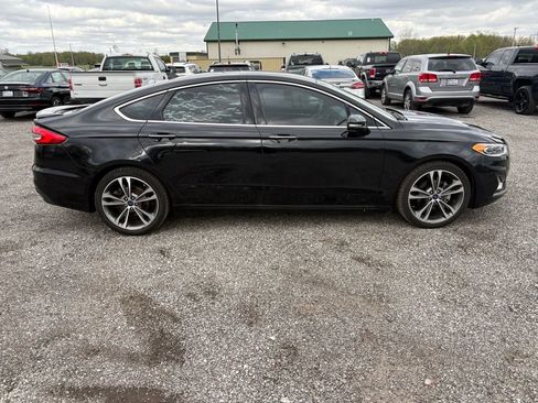 Used 2019 Ford Fusion Titanium FWD image 2