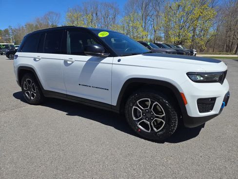 Used 2022 Jeep Grand Cherokee Trailhawk AWD/4WD image 2