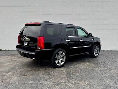 Used 2014 Cadillac Escalade Platinum image 3
