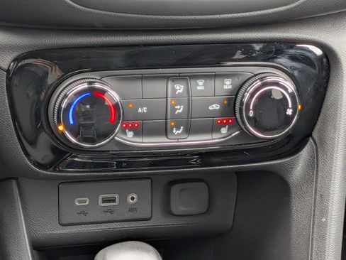 Certified 2023 Buick Encore GX Preferred w/ Cold Weather Comfort Package FWD image 19