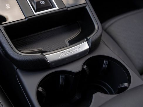 Certified 2026 Porsche Macan image 28