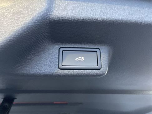 Used 2025 Volkswagen ID. Buzz 1st Edition image 37