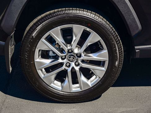 Certified 2025 Toyota RAV4 XLE Premium image 9