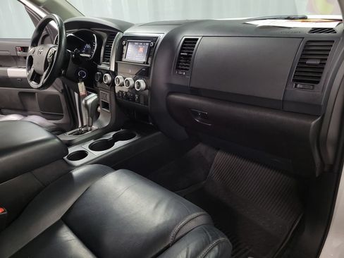 Used 2018 Toyota Sequoia TRD Sport AWD/4WD image 25