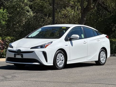 Used 2022 Toyota Prius LE FWD image 9