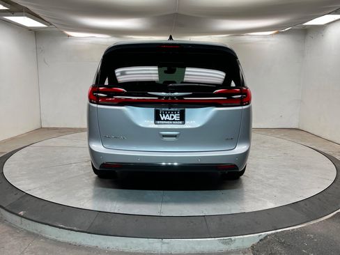 New 2026 Chrysler Pacifica Select image 4