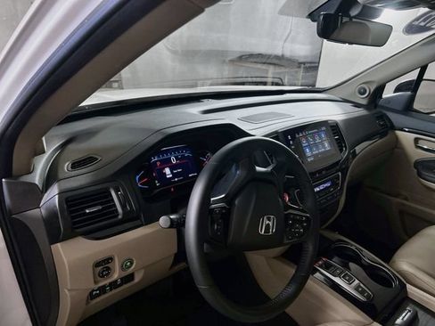 Used 2022 Honda Pilot Touring image 11