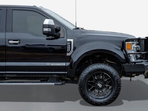 Used 2022 Ford F350 XLT w/ XLT Premium Package image 8