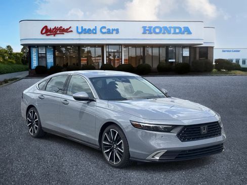 Used 2023 Honda Accord Touring image 7