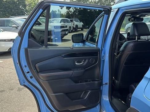 Used 2023 Honda Pilot TrailSport image 22