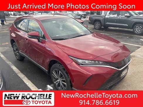 Used 2021 Toyota Venza LE w/ Carpet Mat Package (TMS) image 1