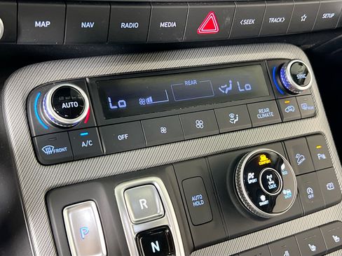 Used 2023 Hyundai Palisade SEL AWD/4WD image 16