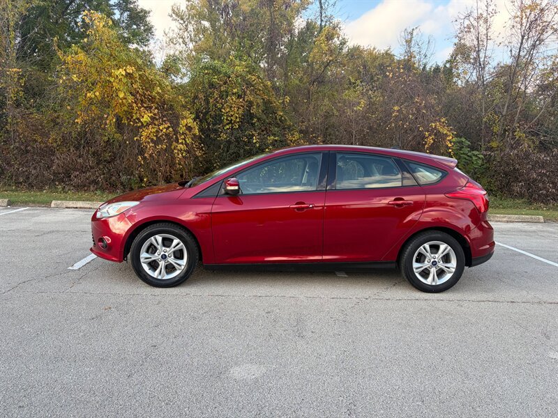 Used 2013 Ford Focus SE w/ SE Winter Pkg FWD image 2