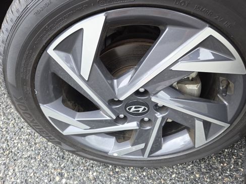 Used 2025 Hyundai Elantra SEL FWD image 13