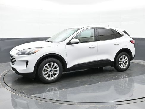 Used 2020 Ford Escape SE image 4