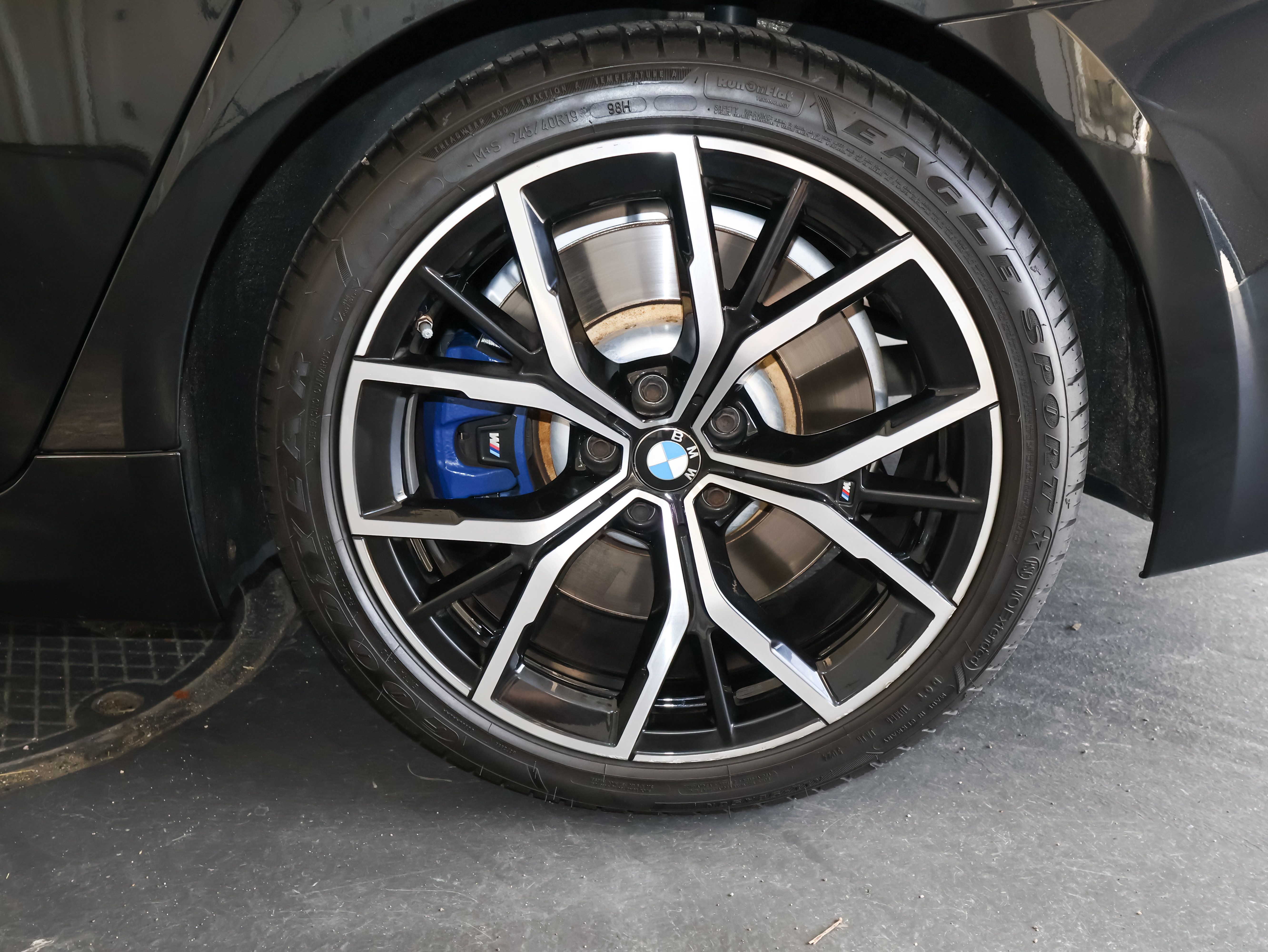 Used 2021 BMW M550i xDrive w/ Executive Package AWD/4WD image 40