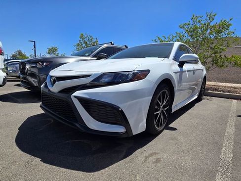 Used 2022 Toyota Camry SE w/ Convenience Package FWD image 2