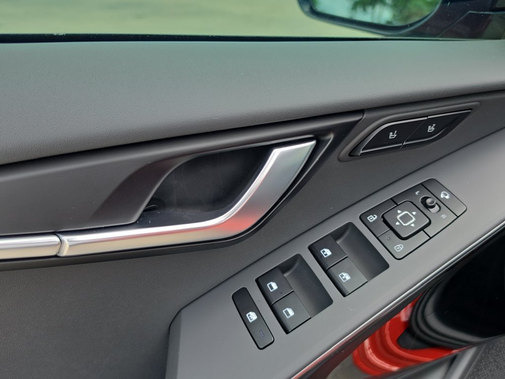 New 2026 Kia Niro SX Touring FWD image 19