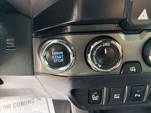 Used 2021 Toyota Tacoma TRD Off-Road w/ Technology Package AWD/4WD image 28