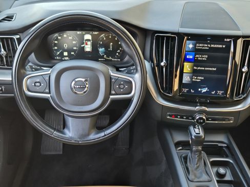 Used 2018 Volvo XC60 T5 Momentum w/ Vision Package AWD/4WD image 27