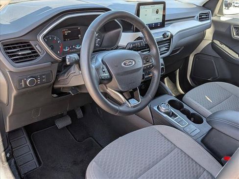 Used 2022 Ford Escape SE w/ Convenience Package FWD image 9